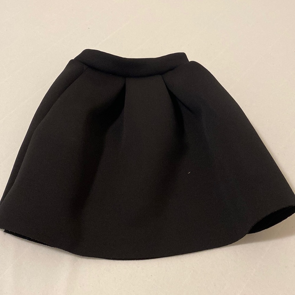 Puffy black skirt